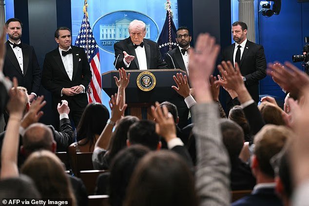 L'appel poignant de Trump aux Américains alors qu'il s'adressait à