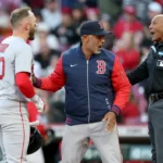 L'arbitre CB Bucknor a été touché par une fausse balle