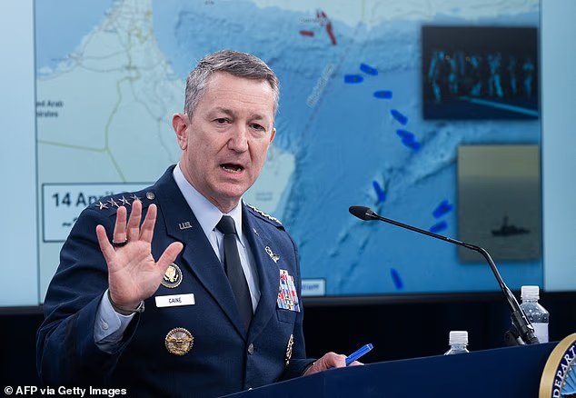 L'armée américaine « se prépare à aborder des navires liés