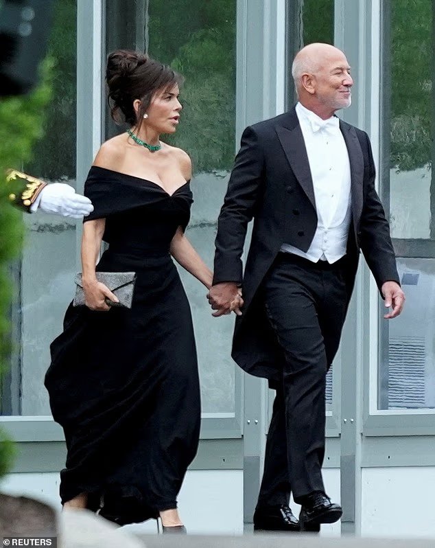 Lauren Sanchez présente de superbes spectacles aux côtés de son