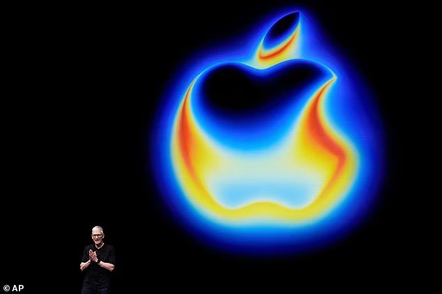 Le PDG d'Apple, Tim Cook, démissionne soudainement et nomme un