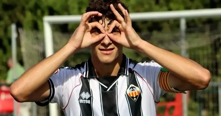 Le Real Madrid recrute l'attaquant très apprécié Fran Santamaria de