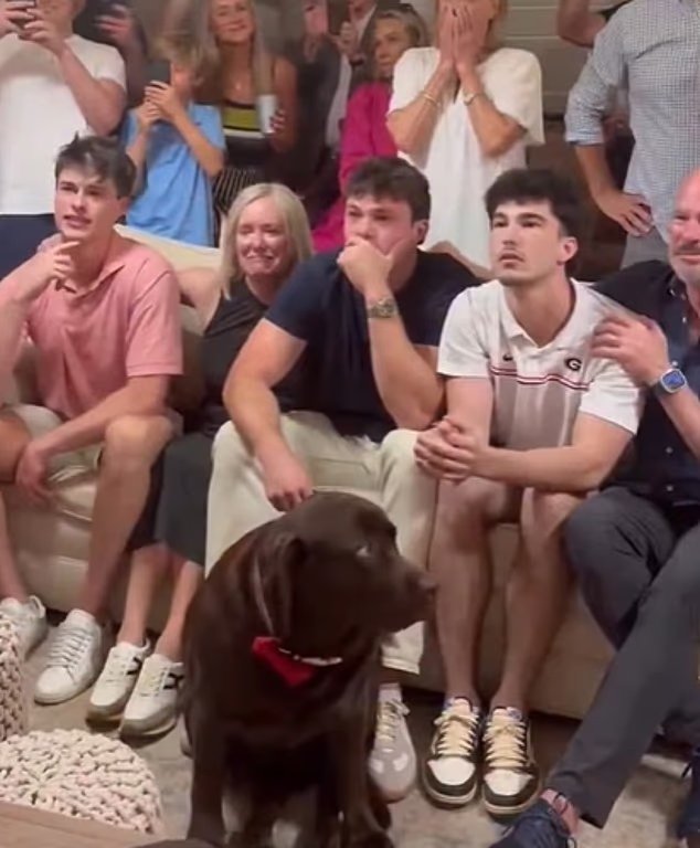 Le chien d'Oscar Delp a volé la vedette lors des