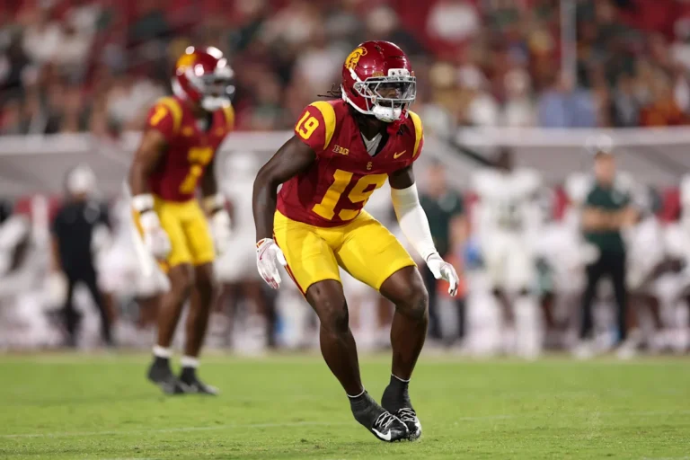 Le commandant rencontrera un produit local, All-American avant le repêchage