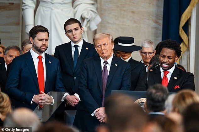 Le complot secret de grâce massive de Trump a été