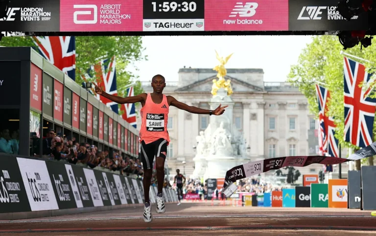 Le coureur kenyan Savi bat le record du marathon de