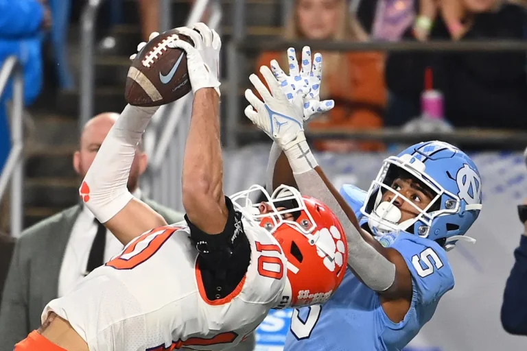 Le demi défensif de Clemson signe un accord d’agent libre