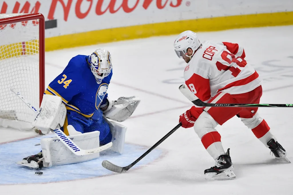 Le gardien des Sabres Alex Lyon manquera probablement le début