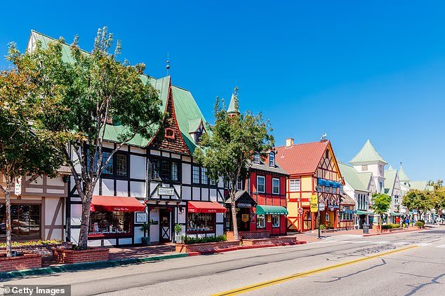 Le maire accusé d'avoir profité de sa ville colorée dans