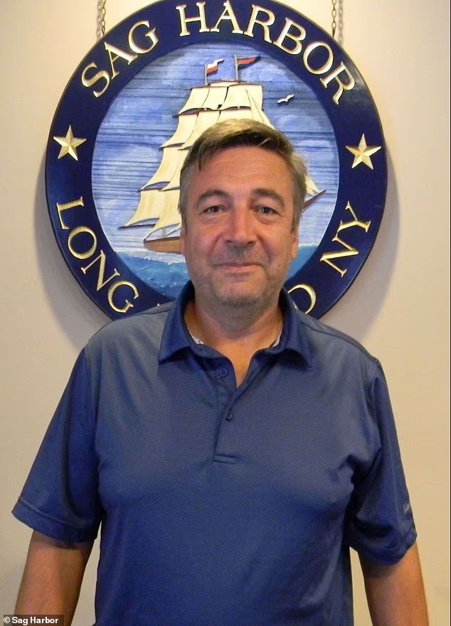 Le maire des Hamptons a suscité l'indignation après avoir repéré