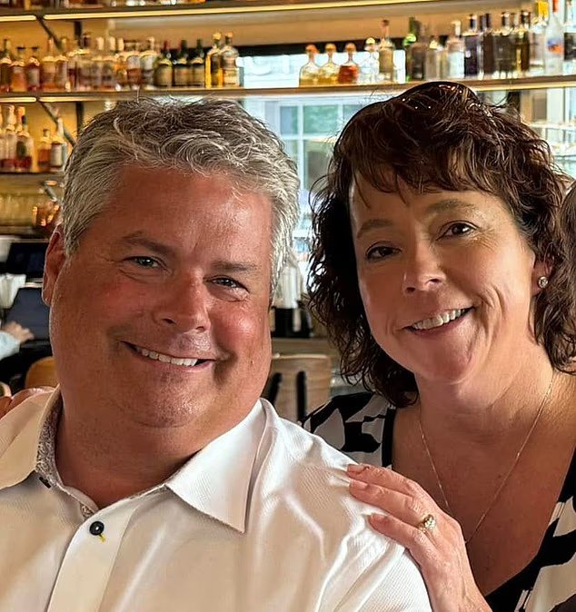 Le maire marié dit qu'il ne démissionnera PAS après avoir