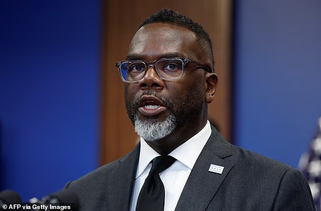 Le maire réveillé de Chicago alimente une guerre qui lie