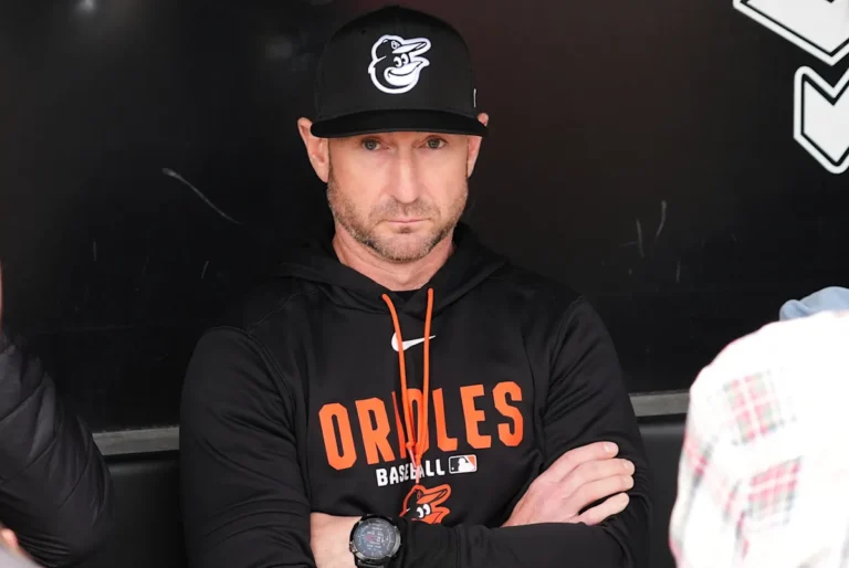 Le manager des Orioles, Craig Albernaz, revient un jour après