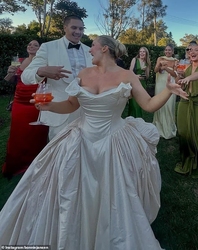 Le mannequin grande taille kiwi qui a divisé ses fans