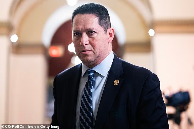 Le membre du Congrès Tony Gonzalez Démissionne après que le