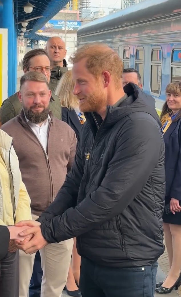 Le prince Harry effectue une visite surprise en Ukraine et