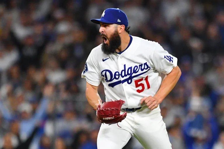 Le releveur des Dodgers Alex Vecia obtient un épargnant émotionnel