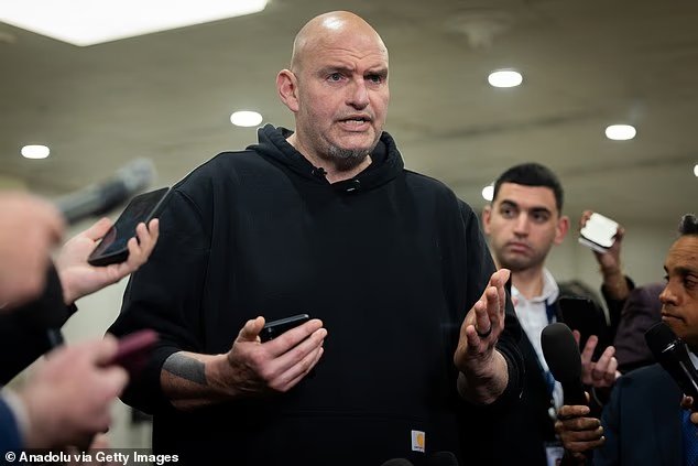 Le sénateur démocrate met en garde contre la menace terroriste