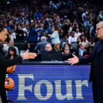 L'entraîneur-chef d'UConn, Geno Auriemma, s'est inquiété des officiels et interpelle