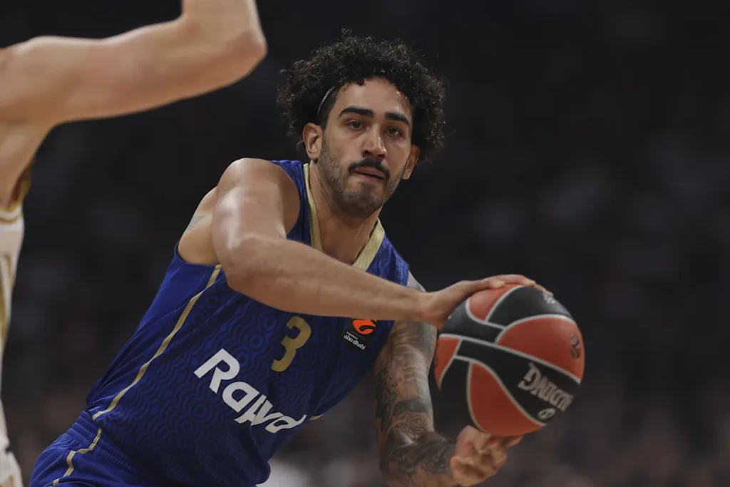 L'entraîneur de Marcio Santos souhaite "bonne chance" à Mark Pope