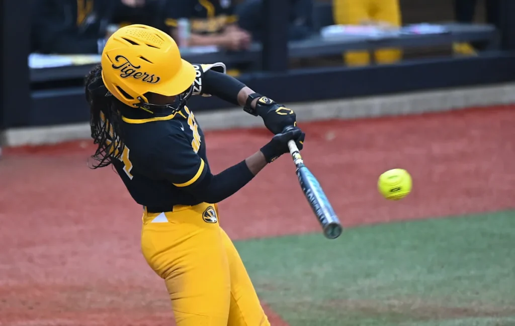 L'équipe de softball du Missouri ferme Kansas City après une