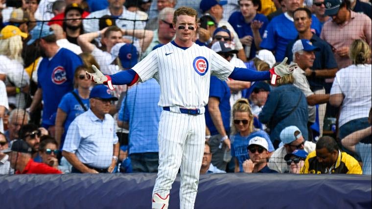 Les Cubs CF Pete Crow-Armstrong célèbrent un accord de parrainage