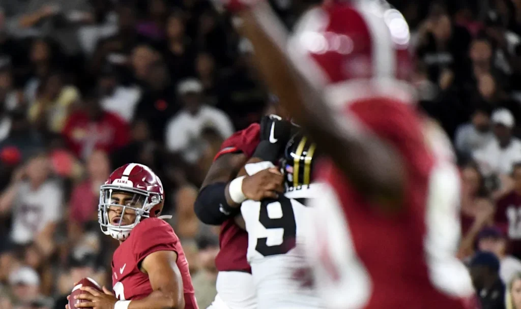 Les Panthers auraient signé un autre receveur large de l'Alabama