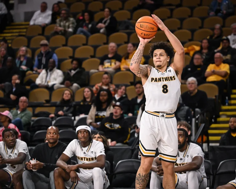 Les Redhawks de Miami signent le garde Steve Elam, transfert