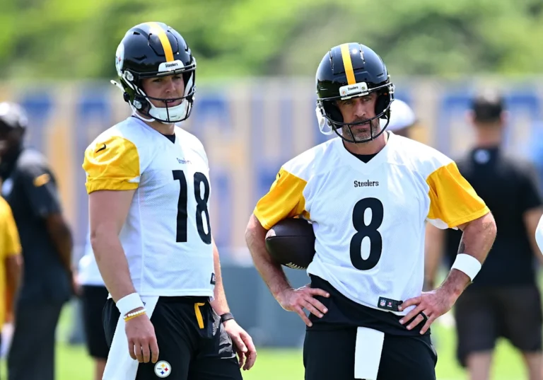 Les Steelers ouvrent un minicamp sans indication qu'Aaron Rodgers signera,