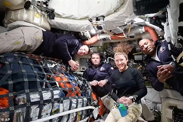 Les astronautes à bord d'Artemis II seront les premiers humains