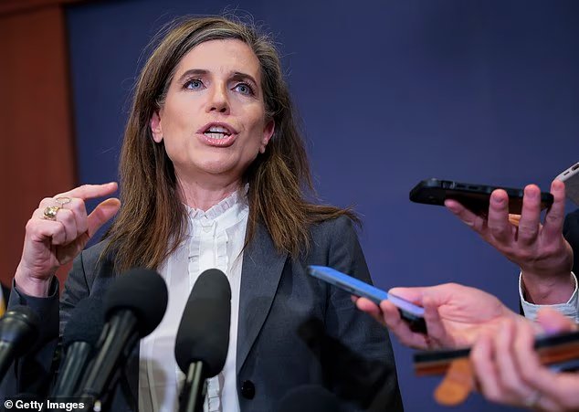 Les fans de la NBA ont condamné Nancy Mays pour