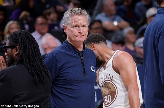 Les fans de la NBA sont convaincus que l'entraîneur-chef a