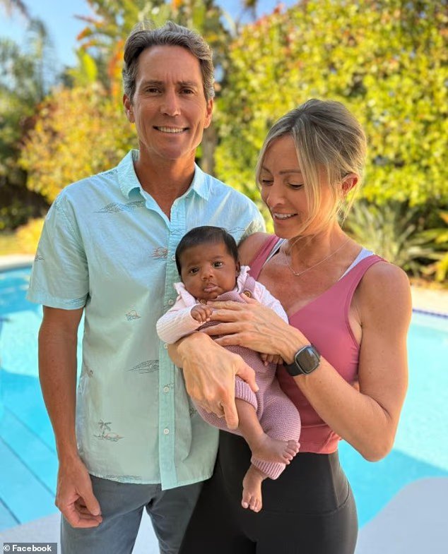 Les parents biologiques retrouvés après une confusion dans une clinique