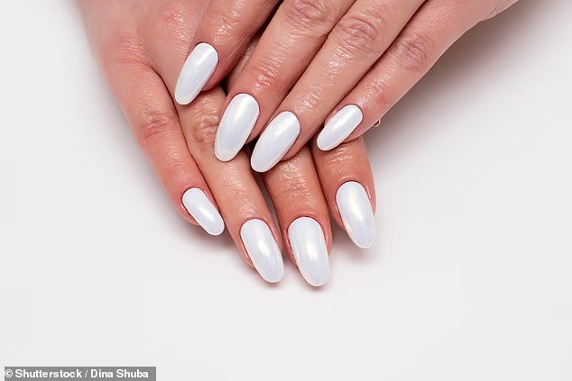 Les produits pour les ongles vendus sur Amazon font l'objet