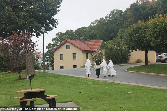 Les religieuses catholiques qui s'occupent de patients mourants s'en prennent