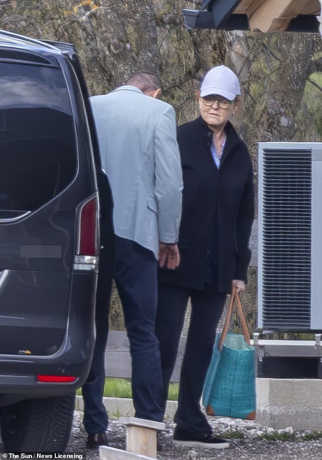 Les secrets de la vie de Fergie en exil dans