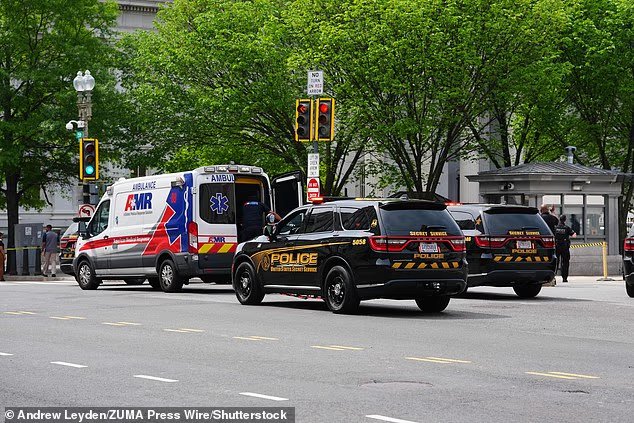 Les services secrets ont tenté de franchir la barrière de