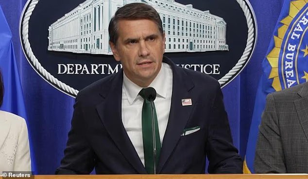 Les services secrets ont tiré CINQ coups de feu sur