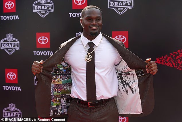 Les stars du repêchage de la NFL, prêtes et habillées,