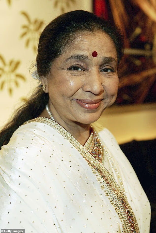L'icône de Bollywood et chanteuse indienne Asha Bhosle est décédée