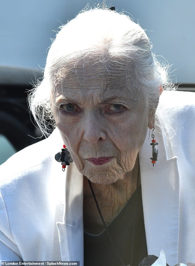 L'icône dorée d'Hollywood Barbara Bane, 94 ans, qui a joué