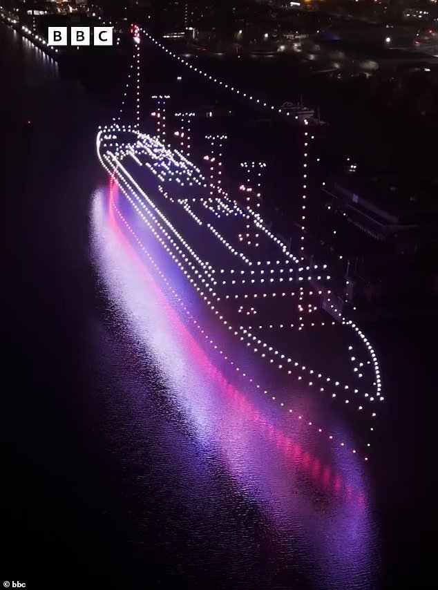 L'incroyable exposition d'un drone recrée le Titanic quittant Belfast minute