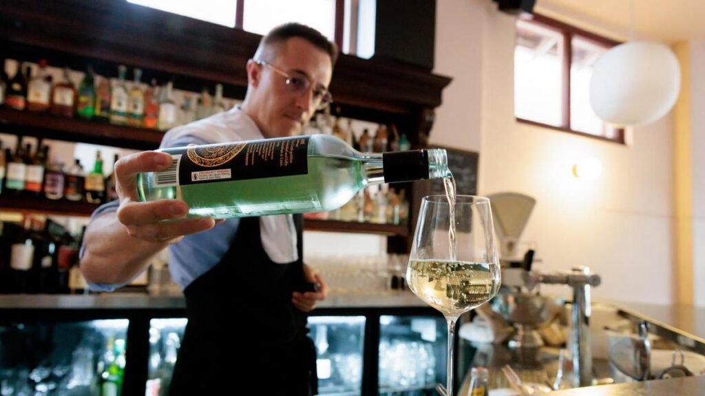 Los hoteleros prohíben la bebida "obsoleta" del Viernes Santo antes