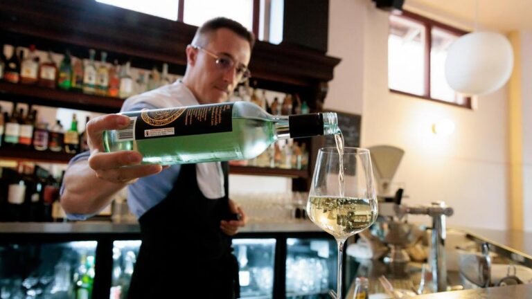 Los hoteleros prohíben la bebida "obsoleta" del Viernes Santo antes