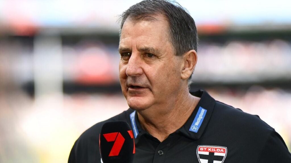 Los respetados entrenadores Ross Lyon y Sam Mitchell se suman