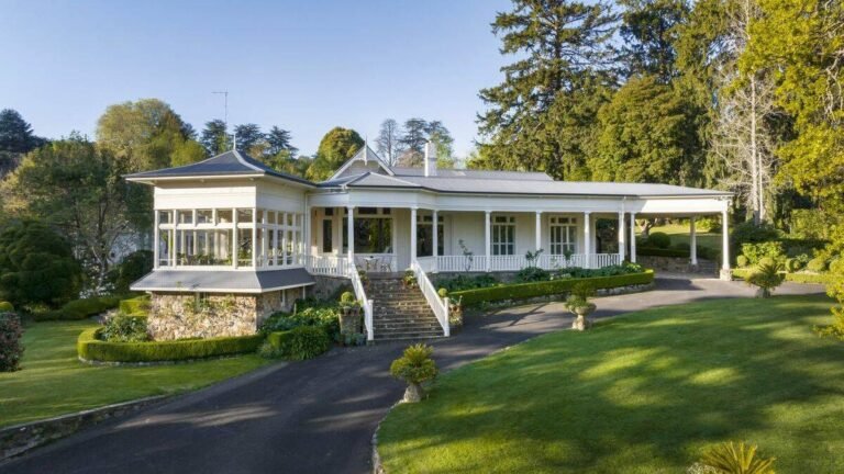 Magical Mount Macedon Estate listado: "La cruz se usa para