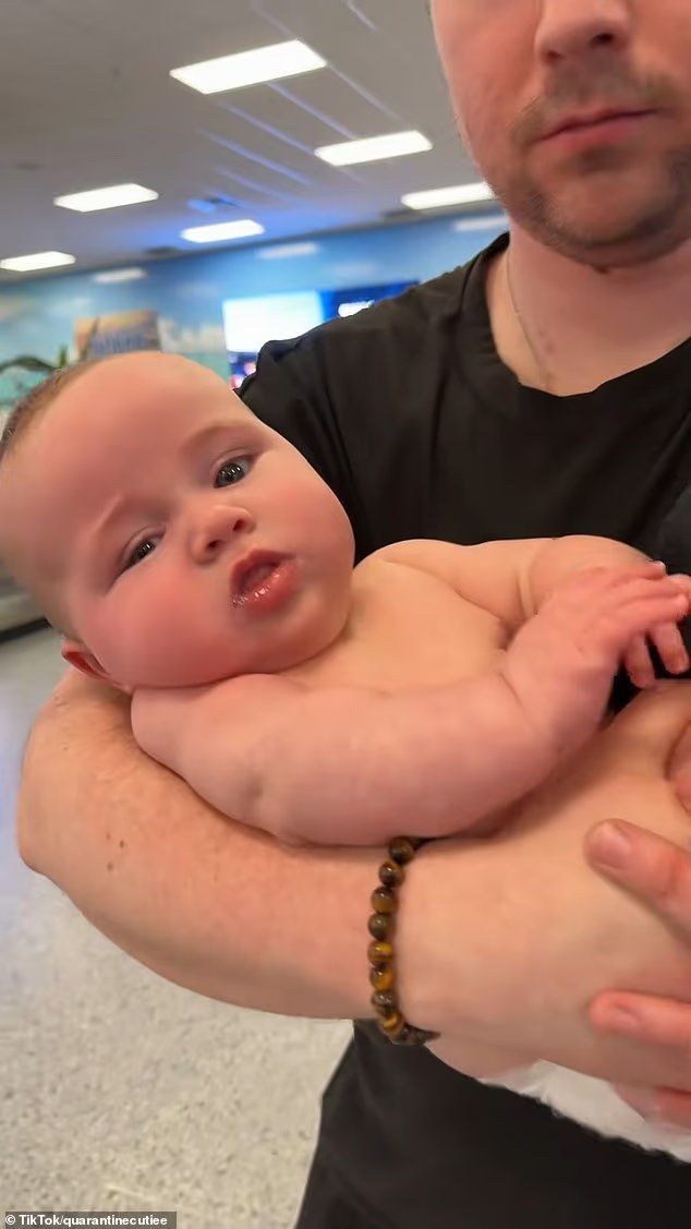 Maman suscite la fureur en affirmant qu'elle a été expulsée