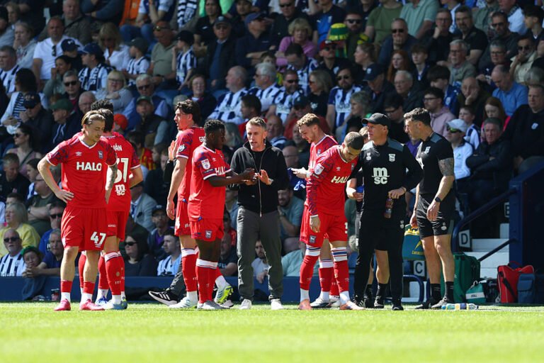 McKenna publie un conseil de sélection d'équipe et fournit une