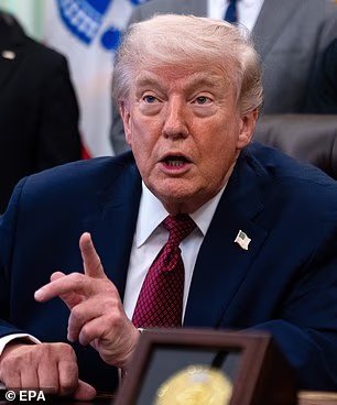 Megyn Kelly compare Trump à JEAN BRADY et se moque