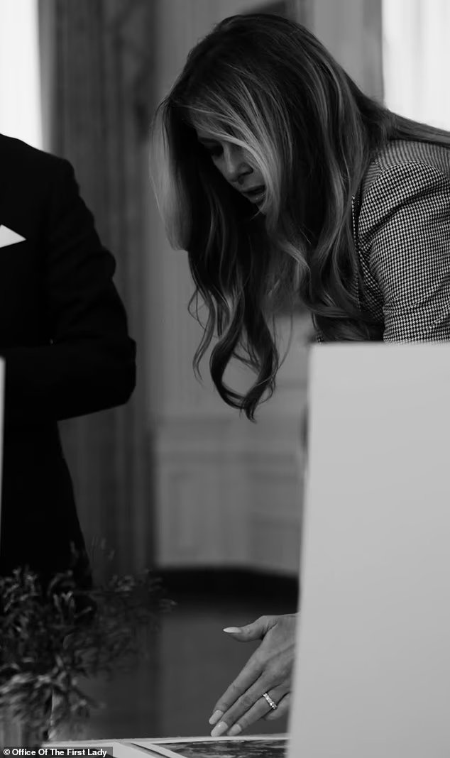 Melania taquine la visite royale avec une rare vidéo des